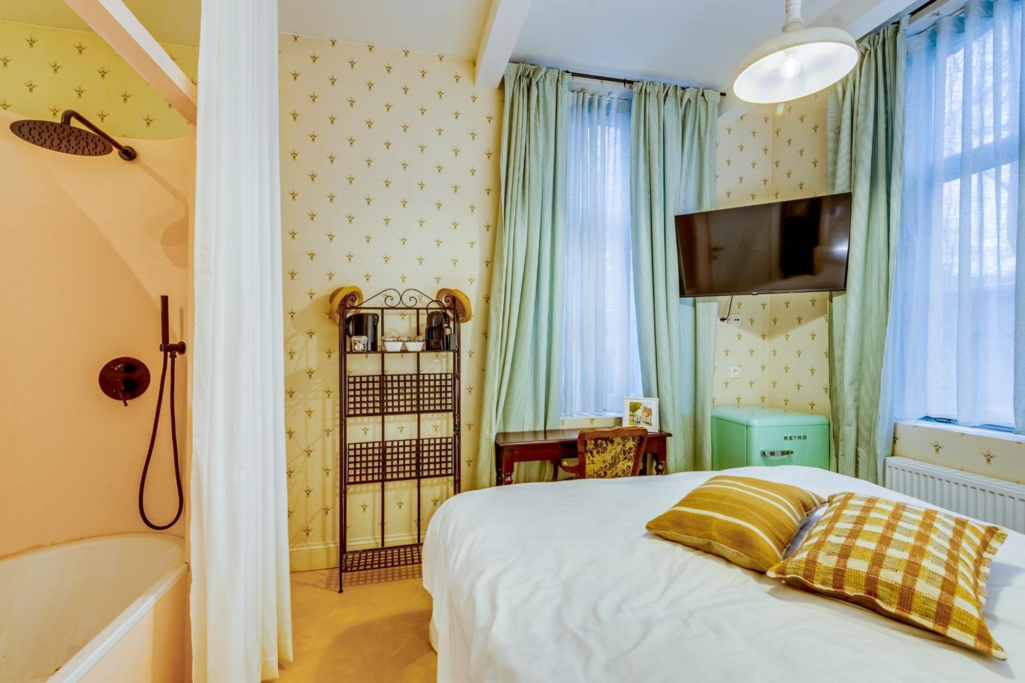 Homestay Romantic Escape And Wellness At Miss Tinguett In *