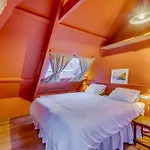 Romantic Escape And Wellness At Miss Tinguett In Bruges