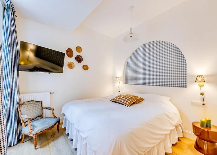 Romantic Escape And Wellness At Miss Tinguett In Bruges