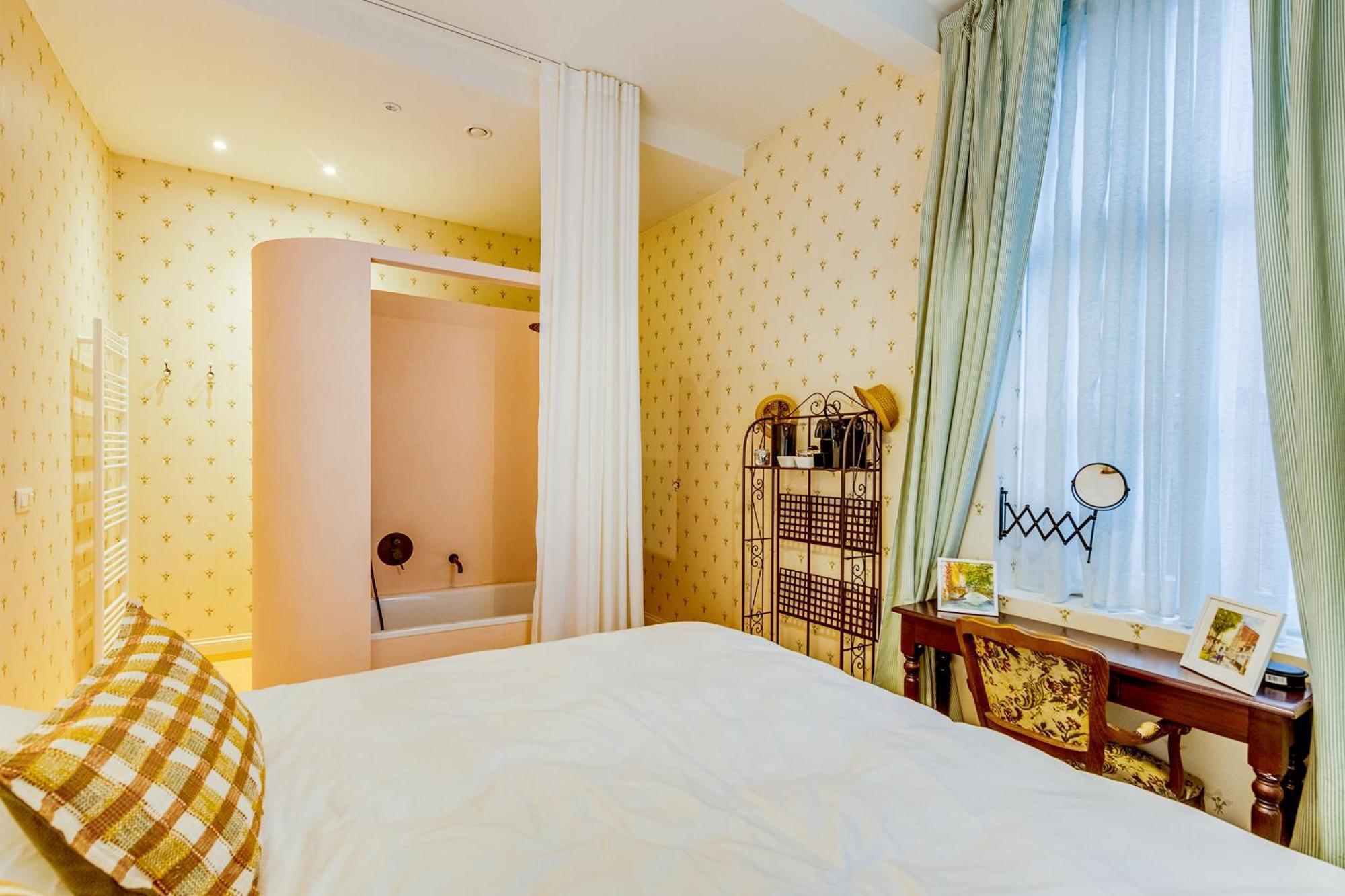 Romantic Escape And Wellness At Miss Tinguett In * Bruges